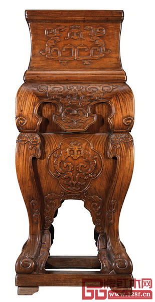 《清早期 黃花梨螭龍?bào)P紋幾座》(北京保利公司拍賣公司) 《清早期 黃花梨螭龍?bào)P紋幾座》(北京保利公司拍賣公司)