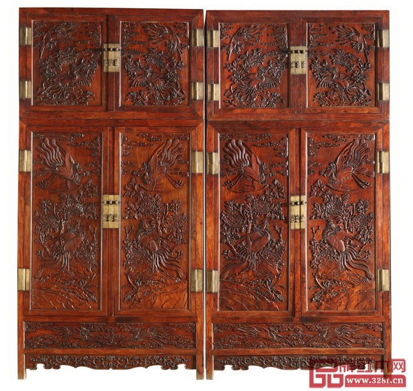 《清早中期 黃花梨鸞鳳紋頂箱柜》(北京保利公司拍賣) 《清早中期 黃花梨鸞鳳紋頂箱柜》(北京保利公司拍賣)