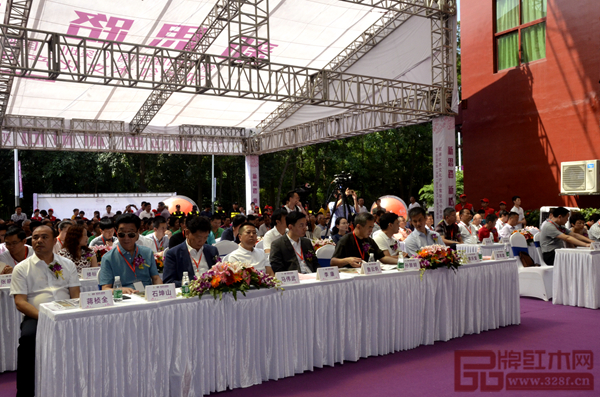 深圳文博會(huì)觀瀾紅木分會(huì)場(chǎng)開(kāi)幕式聚集了數(shù)百位來(lái)自全國(guó)各地的業(yè)內(nèi)人士、專家、數(shù)十家媒體共同見(jiàn)證此次盛會(huì) 深圳文博會(huì)觀瀾紅木分會(huì)場(chǎng)開(kāi)幕式聚集了數(shù)百位來(lái)自全國(guó)各地的業(yè)內(nèi)人士、專家、數(shù)十家媒體共同見(jiàn)證此次盛會(huì)