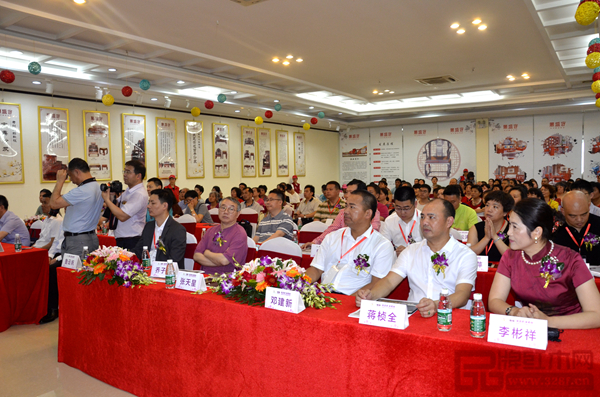 “以木結(jié)緣,共贏共進(jìn)”——第六屆中國(guó)(深圳)國(guó)際紅木家具發(fā)展高峰論壇 “以木結(jié)緣,共贏共進(jìn)”——第六屆中國(guó)(深圳)國(guó)際紅木家具發(fā)展高峰論壇