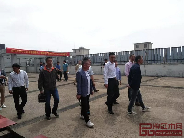 華廈·大不同董事長(zhǎng)陳田華帶隊(duì)參觀華廈·大不同環(huán)保工程 華廈·大不同董事長(zhǎng)陳田華帶隊(duì)參觀華廈·大不同環(huán)保工程