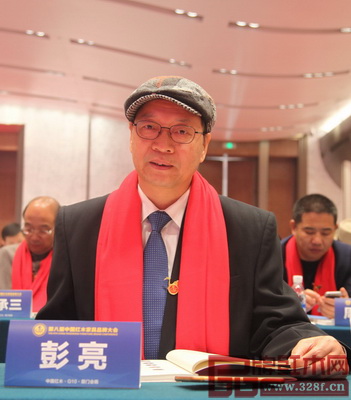 全聯(lián)藝術(shù)紅木家具專業(yè)委員會專家顧問、教育部教學(xué)改革示范專業(yè)“家具設(shè)計與制造”專業(yè)帶頭人彭亮 全聯(lián)藝術(shù)紅木家具專業(yè)委員會專家顧問、教育部教學(xué)改革示范專業(yè)“家具設(shè)計與制造”專業(yè)帶頭人彭亮