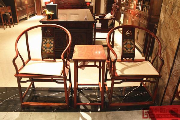 深圳文博會(huì)銅獎(jiǎng)作品《拐手圈椅》 深圳文博會(huì)銅獎(jiǎng)作品《拐手圈椅》