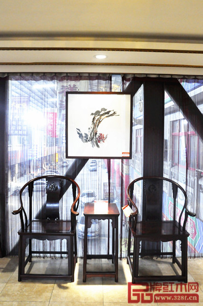 波記家具“中國(guó)工藝美術(shù)文化創(chuàng)意獎(jiǎng)”銀獎(jiǎng)作品：小葉紫檀《圈椅》 