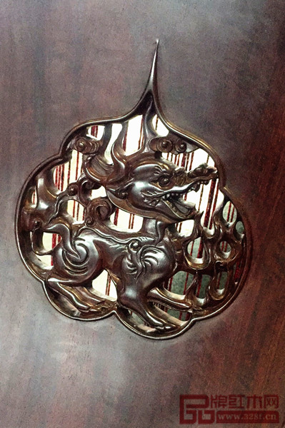 波記家具上精致的雕刻 