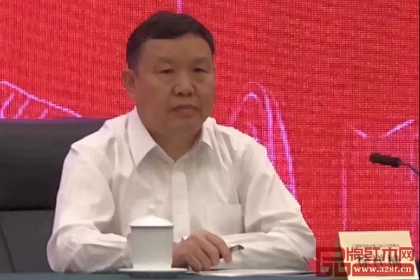 中國輕工業(yè)聯(lián)合會黨建人事部主任徐祥楠當(dāng)選中國家具協(xié)會新任理事長 中國輕工業(yè)聯(lián)合會黨建人事部主任徐祥楠當(dāng)選中國家具協(xié)會新任理事長