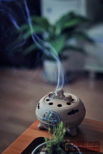 一縷青煙，一壺?zé)岵?，人們在現(xiàn)代生活中追求內(nèi)心的平靜