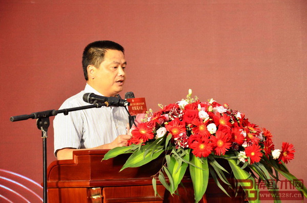 東陽(yáng)中國(guó)木雕城紅木家具館簽約品牌企業(yè)代表、中信紅木董事長(zhǎng)李忠信表示，中信紅木會(huì)鼓足干勁繼續(xù)力爭(zhēng)上游