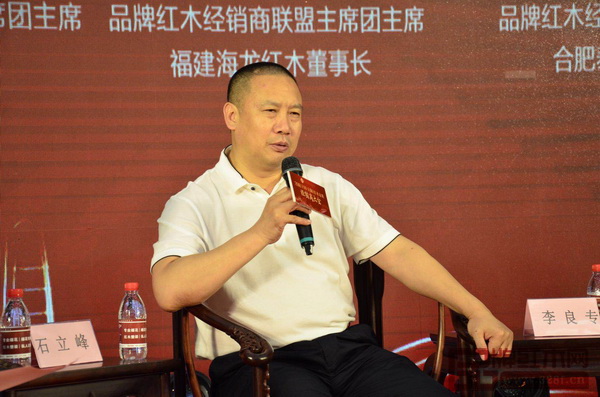 全聯(lián)藝術(shù)紅木家具專業(yè)委員會(huì)主席團(tuán)主席、西安雅居閣總裁石立峰表示，東陽(yáng)紅木未來(lái)最大的價(jià)值在創(chuàng)新