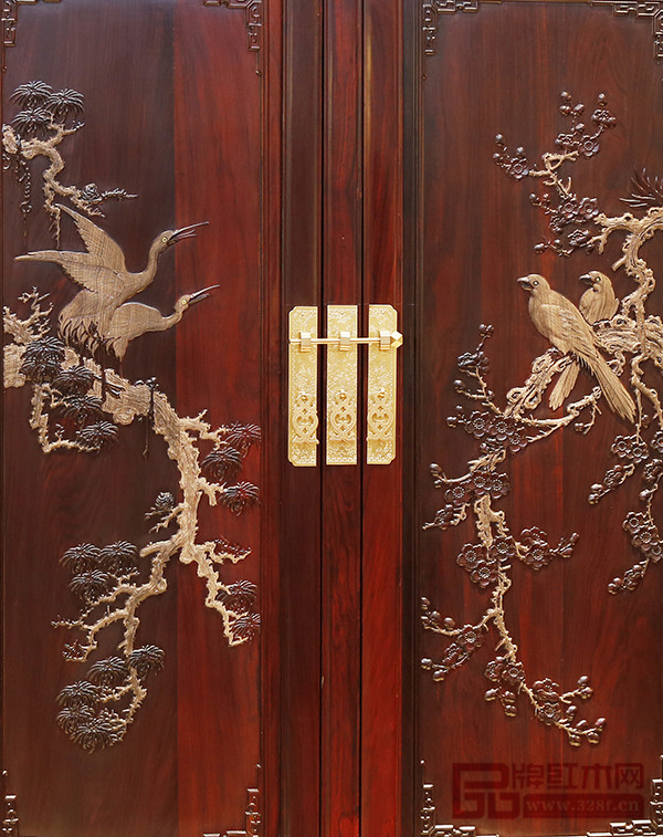 沁園居家具上精美的雕花