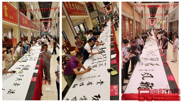百名書(shū)法家現(xiàn)場(chǎng)揮灑豪墨,場(chǎng)面可謂壯觀 百名書(shū)法家現(xiàn)場(chǎng)揮灑豪墨,場(chǎng)面可謂壯觀