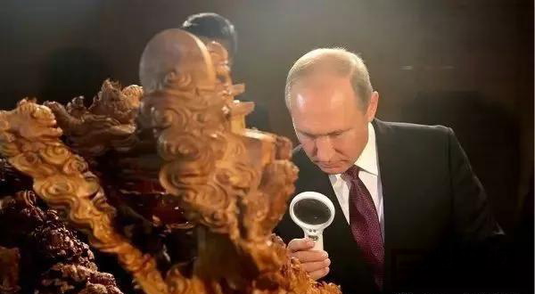 俄羅斯總統(tǒng)普京觀賞莆田木雕作品《事事如意》 俄羅斯總統(tǒng)普京觀賞莆田木雕作品《事事如意》