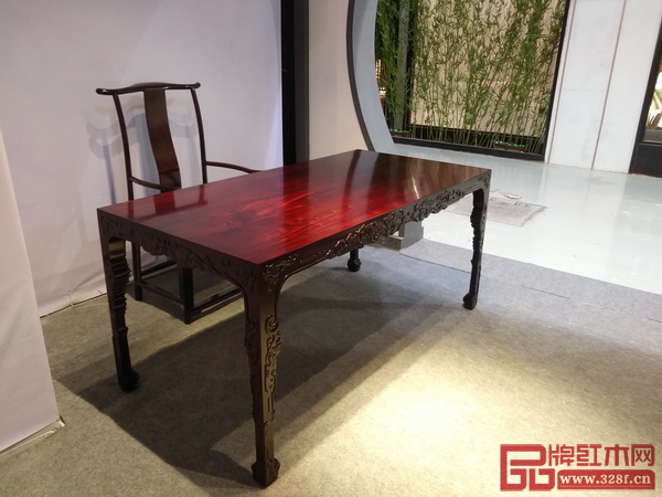 明尊古典——《四面平浮雕螭紋畫案》