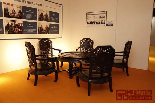 中國(guó)傳統(tǒng)工藝大師邵湘文經(jīng)典代表作、“中國(guó)工藝美術(shù)文化創(chuàng)意獎(jiǎng)” 金獎(jiǎng)作品——泰和園《絲翎檀雕松鶴延年茶臺(tái)》