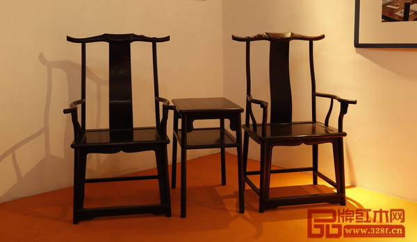 書(shū)畫(huà)紅木代表作、首屆中法文化論壇唯一受邀參展紅木家具——紅寶軒《大明雅韻·輝煌騰達(dá)官帽椅》