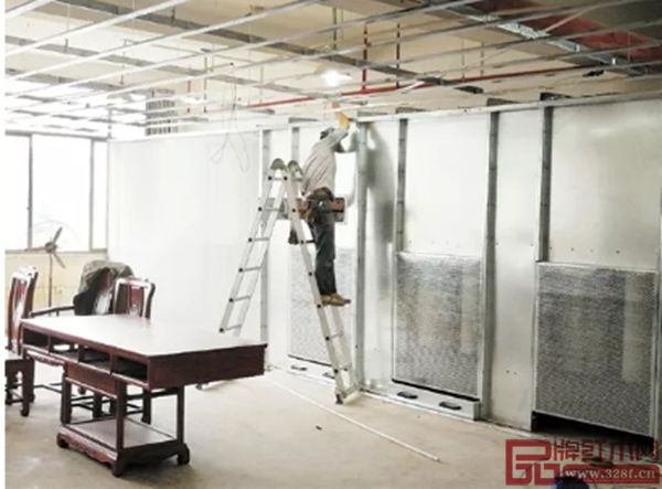 新明紅木生產(chǎn)車間全部配備中央吸塵管理系統(tǒng)