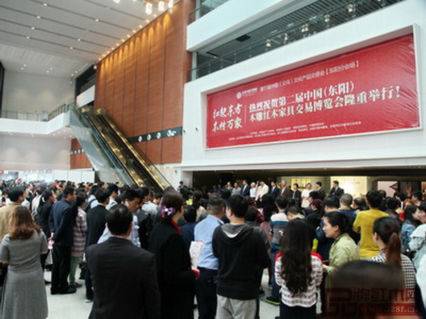 第二屆東陽(yáng)紅博會(huì)觀展者絡(luò)繹不絕