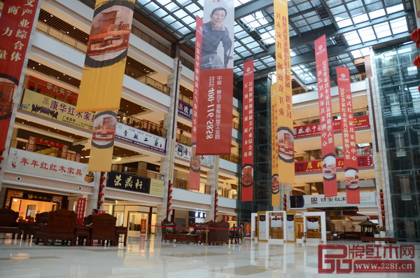 東陽中國木雕城二期B區(qū)市場內(nèi)景