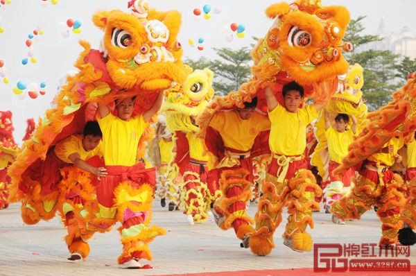 熱鬧的醒獅表演，為滿座賓朋送上祥瑞祝福