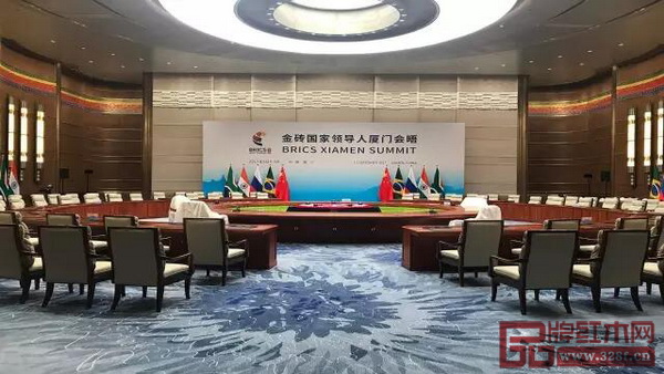 明堂紅木為2017金磚廈門會議主會場提供主會議桌 明堂紅木為2017金磚廈門會議主會場提供主會議桌