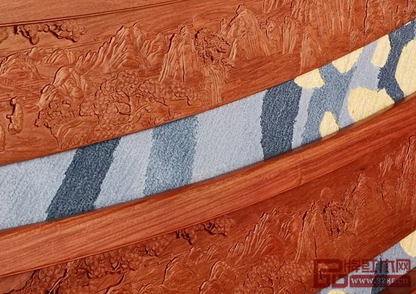 2018上合青島峰會主會場會議桌上雕刻著一山一水一圣人圖案 2018上合青島峰會主會場會議桌上雕刻著一山一水一圣人圖案