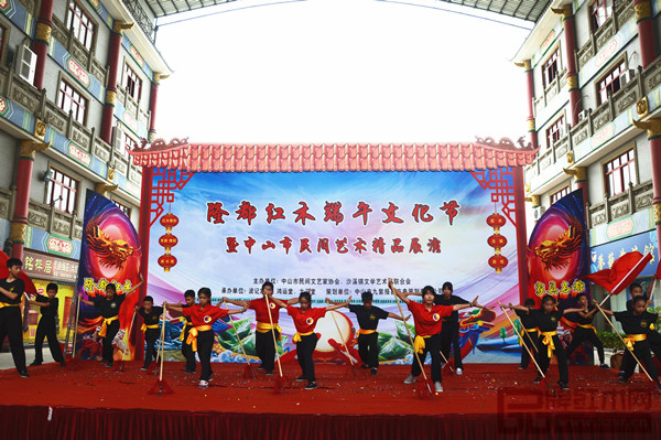 現(xiàn)場(chǎng)掌聲不斷，高潮迭起 