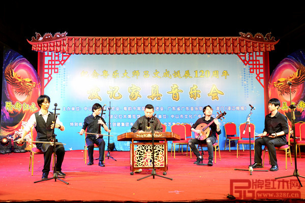 波記家具音樂會(huì)上，人們無不陶醉其中，流連忘返