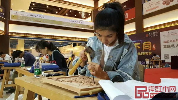 2017年中國技能大賽——全國家具（紅木雕刻）職業(yè)技能競賽廣東中山賽區(qū)的院校組選手