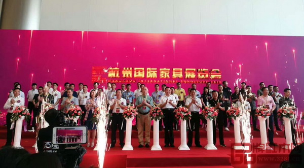 首屆杭州國際家具展覽會(huì)開幕 首屆杭州國際家具展覽會(huì)開幕