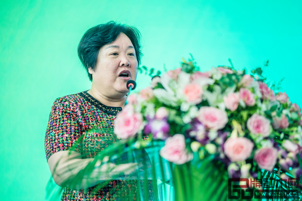 江蘇省家具行業(yè)協(xié)會(huì)執(zhí)行會(huì)長馮建華致辭 江蘇省家具行業(yè)協(xié)會(huì)執(zhí)行會(huì)長馮建華致辭