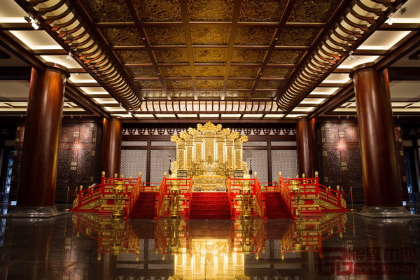 永華紅木制作的雕龍髹金大椅 永華紅木制作的雕龍髹金大椅