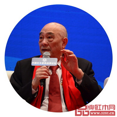 全聯(lián)藝術(shù)紅木家具專業(yè)委員會專家顧問、上海市家具研究所副所長許美琪目前研究方向?yàn)榧揖咴O(shè)計(jì)理論、家具史、家具產(chǎn)業(yè)經(jīng)濟(jì)理論。近年來,在《林產(chǎn)工業(yè)》、《木材工業(yè)》、《國際木業(yè)》、《家具》等雜志及《中國綠色時(shí)報(bào)》、《深圳家具報(bào)》等專業(yè)報(bào)紙、網(wǎng)站上發(fā)表專業(yè)論文、譯文二百余篇。2007年,獲得中國家具協(xié)會授予的“中國家具科學(xué)技術(shù)杰出貢獻(xiàn)獎(jiǎng)” 全聯(lián)藝術(shù)紅木家具專業(yè)委員會專家顧問、上海市家具研究所副所長許美琪目前研究方向?yàn)榧揖咴O(shè)計(jì)理論、家具史、家具產(chǎn)業(yè)經(jīng)濟(jì)理論。近年來,在《林產(chǎn)工業(yè)》、《木材工業(yè)》、《國際木業(yè)》、《家具》等雜志及《中國綠色時(shí)報(bào)》、《深圳家具報(bào)》等專業(yè)報(bào)紙、網(wǎng)站上發(fā)表專業(yè)論文、譯文二百余篇。2007年,獲得中國家具協(xié)會授予的“中國家具科學(xué)技術(shù)杰出貢獻(xiàn)獎(jiǎng)”