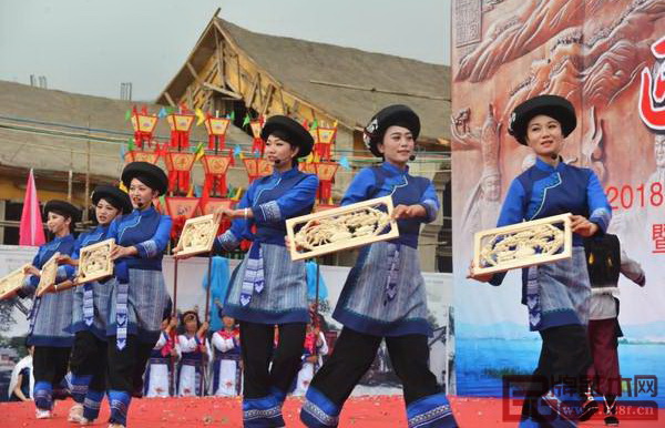 開幕式上結(jié)合劍川木雕的民族特色表演 開幕式上結(jié)合劍川木雕的民族特色表演