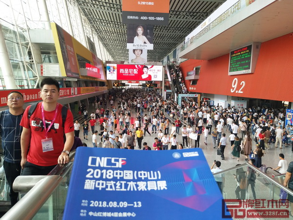 2018新中式紅木家具展組委會(huì)干事亮相第20屆廣州建博會(huì)現(xiàn)場(chǎng) 2018新中式紅木家具展組委會(huì)干事亮相第20屆廣州建博會(huì)現(xiàn)場(chǎng)