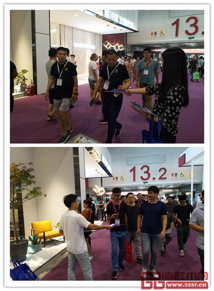 2018新中式紅木家具展組委會(huì)干事在第20屆廣州建博會(huì)現(xiàn)場(chǎng)向參展商、經(jīng)銷商等派發(fā)傳單,傳遞2018新中式紅木家具展相關(guān)信息 2018新中式紅木家具展組委會(huì)干事在第20屆廣州建博會(huì)現(xiàn)場(chǎng)向參展商、經(jīng)銷商等派發(fā)傳單,傳遞2018新中式紅木家具展相關(guān)信息