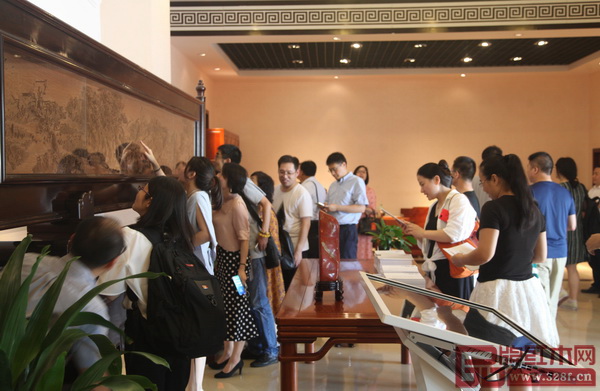 杭州金華商會成員參觀純本森活展廳