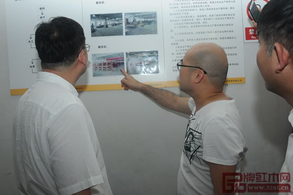 盧家藝林董事長盧嘉林向大家介紹工廠的環(huán)保建設(shè)情況