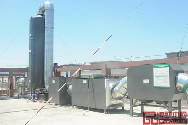 盧家藝林樓頂?shù)拇笮铜h(huán)保設(shè)備