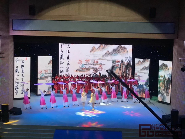 由明堂紅木獨家冠名贊助“詩聲瑯瑯 朗朗師生”大型古詩詞誦讀活動取得了圓滿成功 由明堂紅木獨家冠名贊助“詩聲瑯瑯 朗朗師生”大型古詩詞誦讀活動取得了圓滿成功