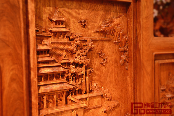 富寶軒紅木”卷書寶座沙發(fā)“上精致優(yōu)美的亭臺(tái)樓閣雕刻 富寶軒紅木”卷書寶座沙發(fā)“上精致優(yōu)美的亭臺(tái)樓閣雕刻