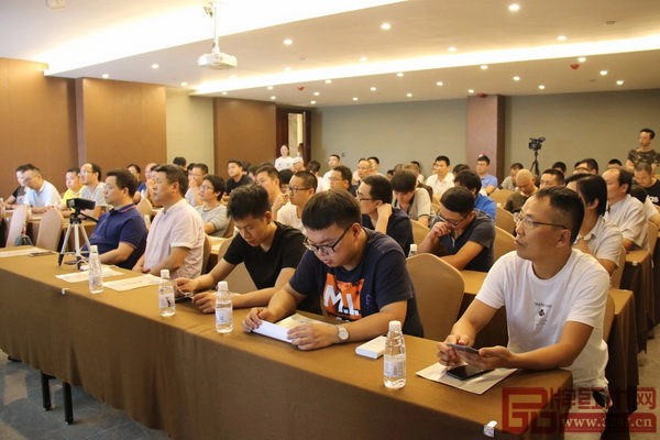 論壇現場大家認真聽講,積極記筆記 論壇現場大家認真聽講,積極記筆記