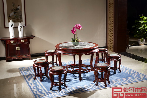 國方家居獲獎作品——《116大理石面大紅酸枝圓臺》