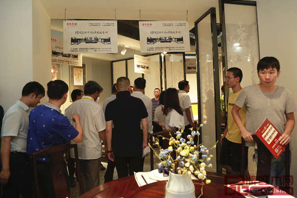 雍博堂紅木展廳人流如織 雍博堂紅木展廳人流如織