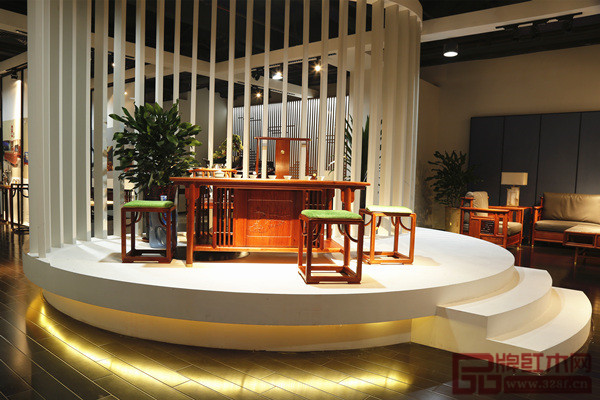 志成紅木展位設(shè)計充滿美好的東方意境 