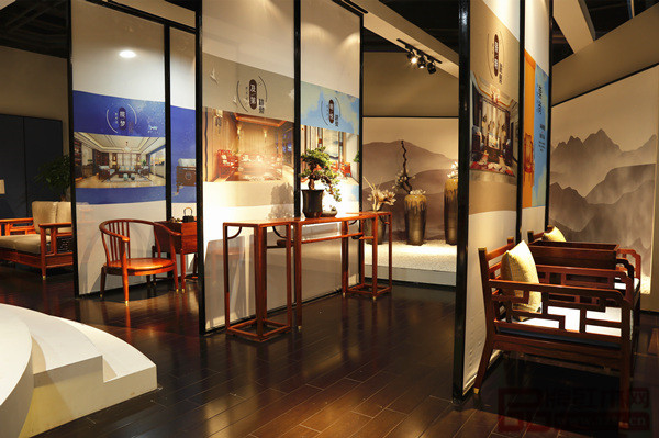 志成紅木展位設(shè)計充滿東方文化意蘊，吸睛無數(shù) 