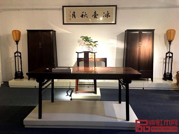 魯班木藝《龍頭羅鍋棖畫案》 魯班木藝《龍頭羅鍋棖畫案》