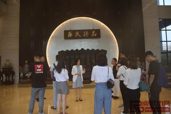 浙江省東陽市青年企業(yè)家委員會中山、東莞參觀考察團參觀區(qū)氏臻品 浙江省東陽市青年企業(yè)家委員會中山、東莞參觀考察團參觀區(qū)氏臻品