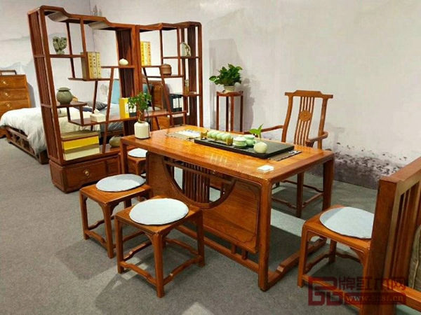 大成尚品位于東莞名家具展的展廳布置簡潔、雅致 大成尚品位于東莞名家具展的展廳布置簡潔、雅致