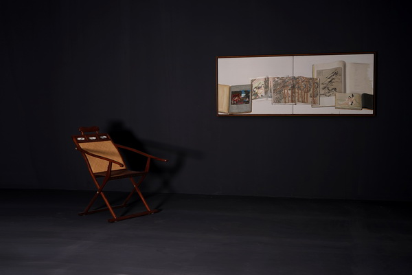 2018年7月，區(qū)勝春設計制作的黃花梨躺椅，于“筆墨紙硯——格式與想象”展覽的“山先生書房”主題展上，正式展出。