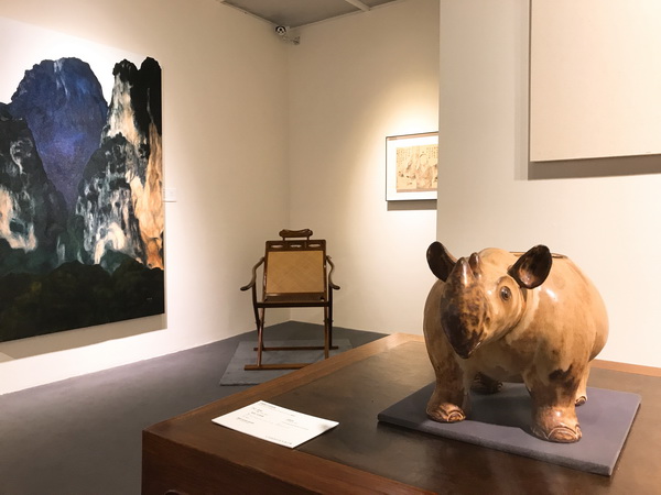 2018年9月，區(qū)氏臻品這把黃花梨躺椅亮相2018佳士得秋拍“當代書房”專題經(jīng)北京和上海預展，在9月21日，最終以504000元落槌成交（含傭金）